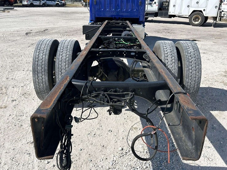 2018-freightliner-m2-106-image-31