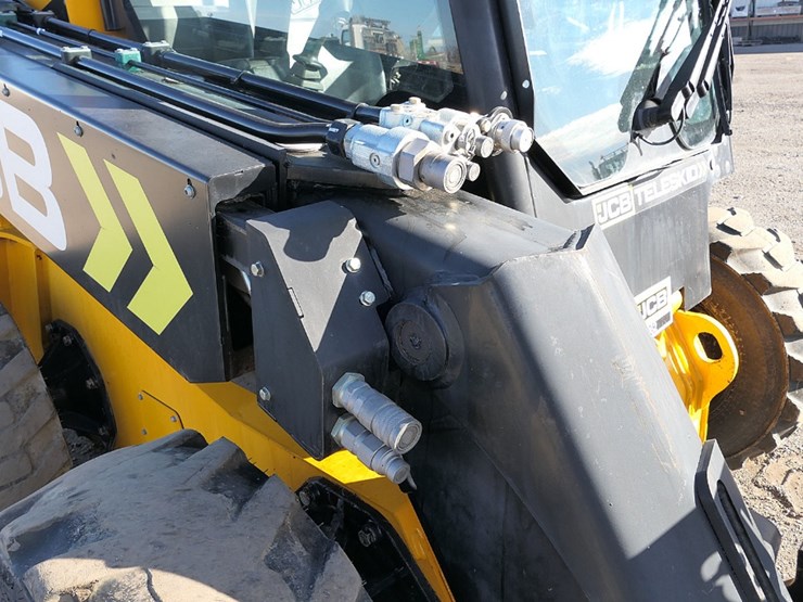 2017-jcb-3ts-8w-image-19