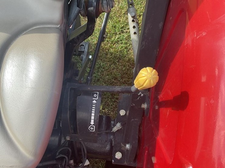 2011-case-ih-farmall-75a-image-19