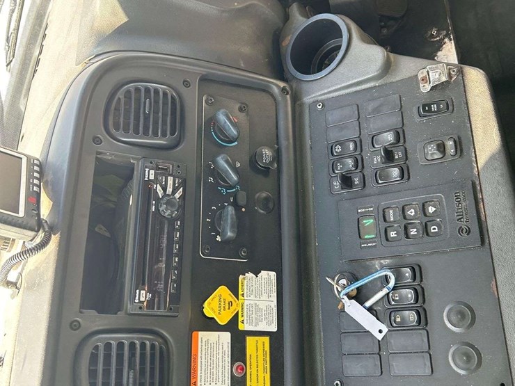 2020-freightliner-m2-106-image-14