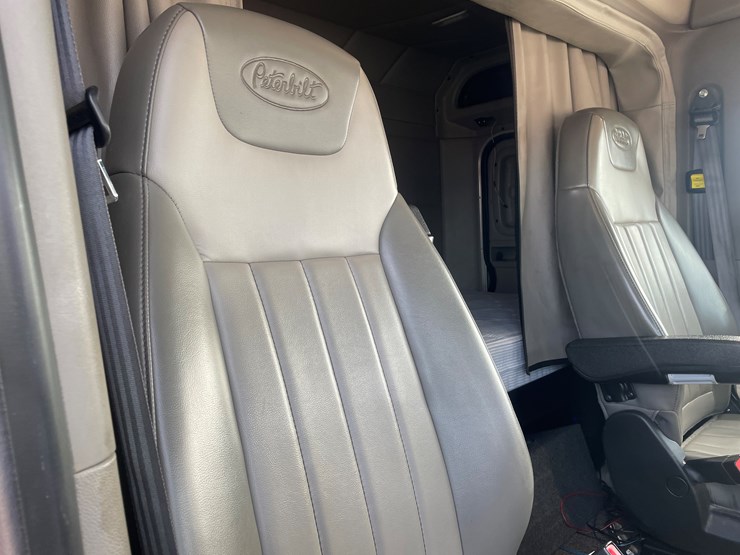 #3822-•-2019-peterbilt-heavy-rotator-truck-(has-mn-title-in-delay,-may-take-6-8-weeks)-image-44