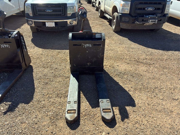 yale-electric-pallet-jack-image-1