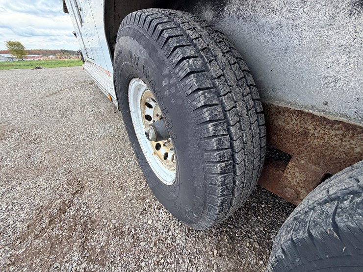 #2153-•-s&s-gooseneck-horse-trailer-image-33