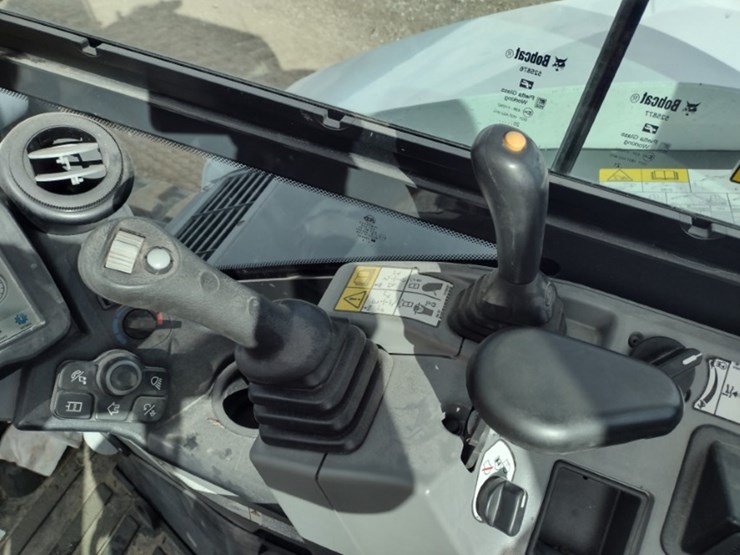 21-bobcat-e88-image-9