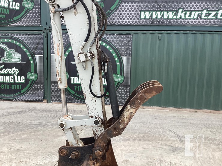 2013-takeuchi-tb180fr-image-10