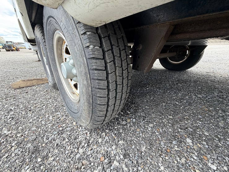 #2250-•-2005-nu-wa-hitchhiker-ii-ls-fifth-wheel-travel-trailer-image-21