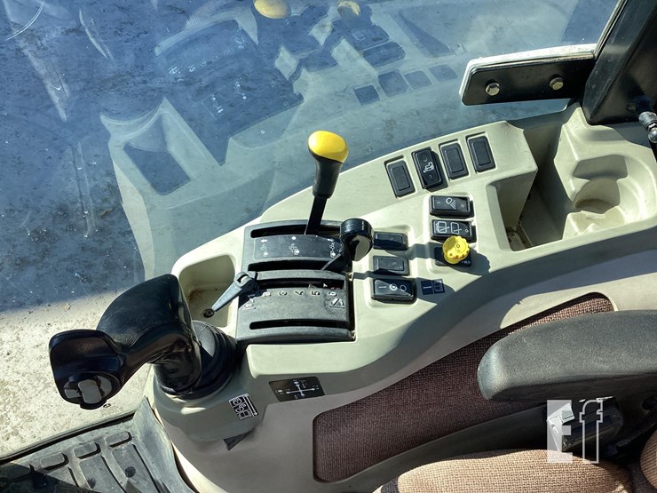 2011-john-deere-3720-image-13