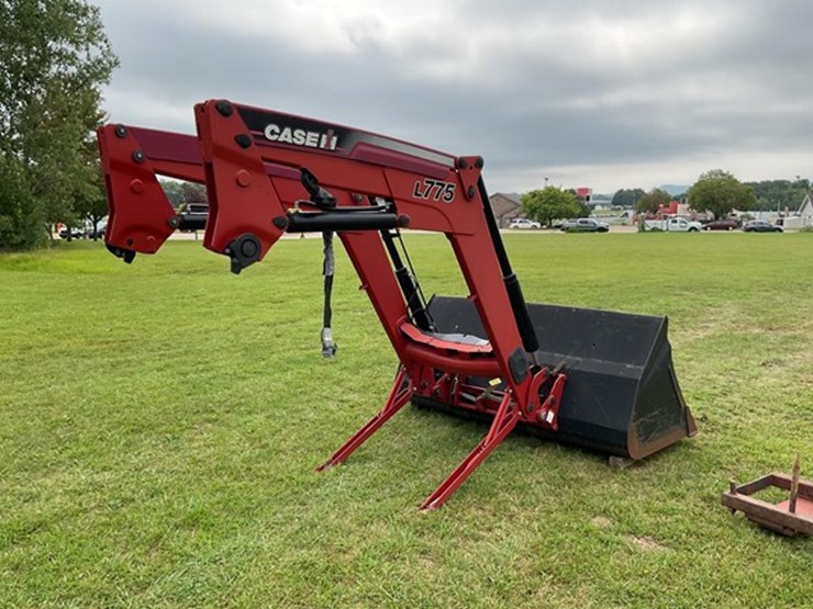 2013-case-ih-l775-image-5