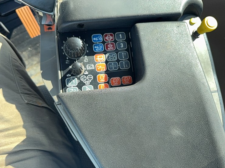 2017-case-ih-magnum-250-image-97