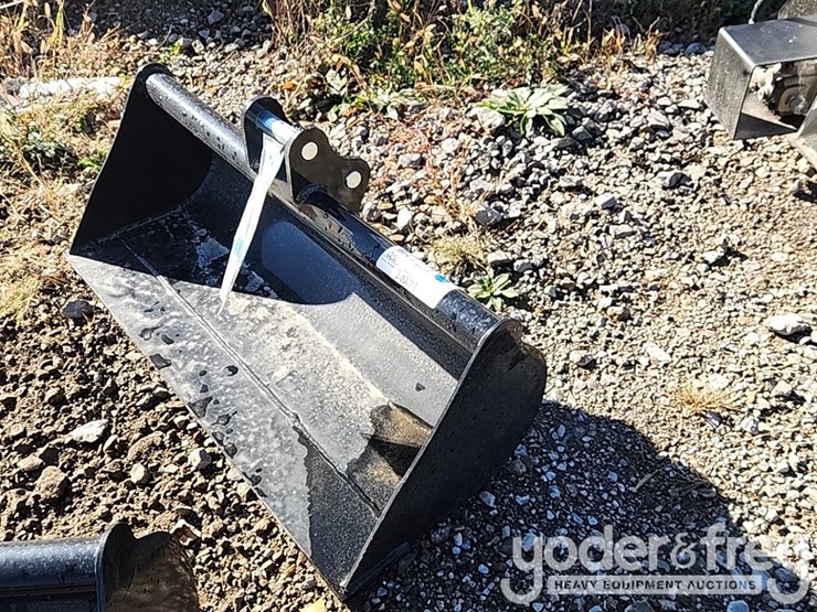 2025-32"-bucket-to-suit-mini-excavator-image-1