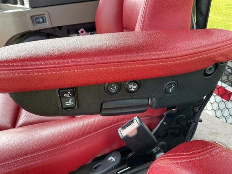 2020-case-ih-magnum-180-image-34