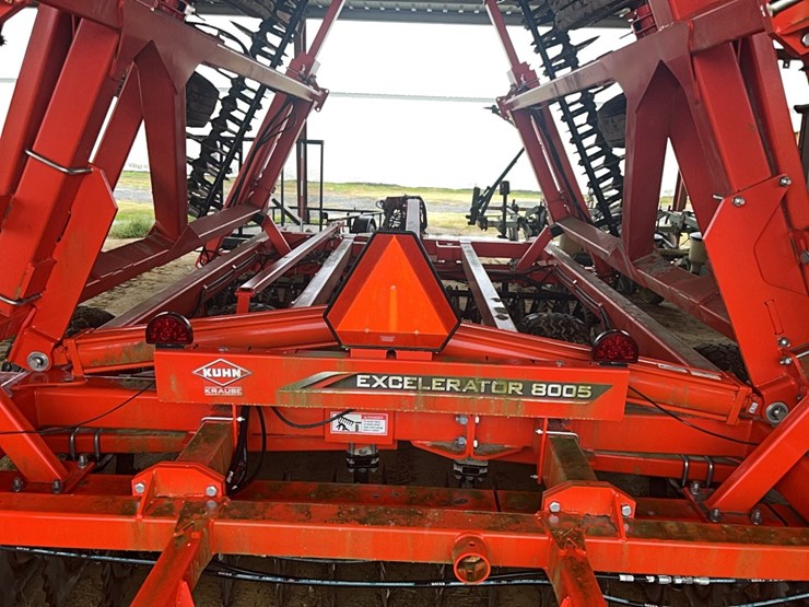 kuhn-excelerator-8005-vertical-tillage-image-14