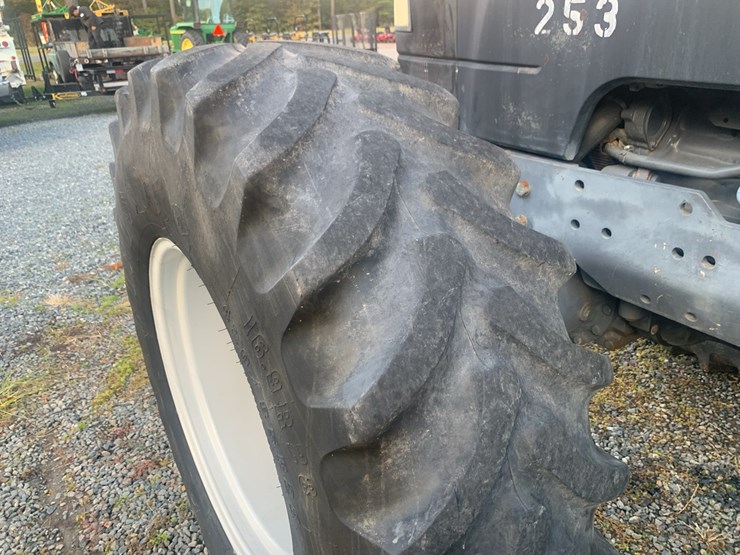 new-holland-tv140-image-12