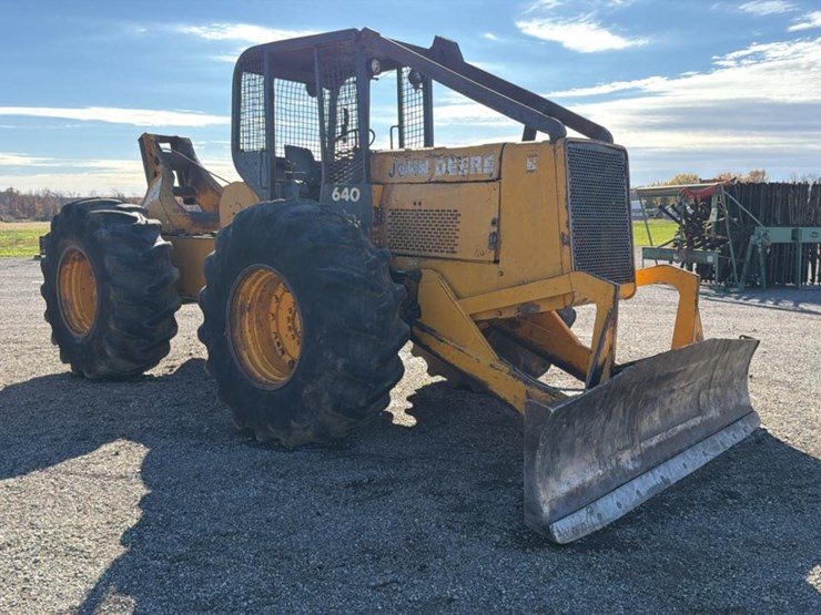 1985-john-deere-640c-image-7