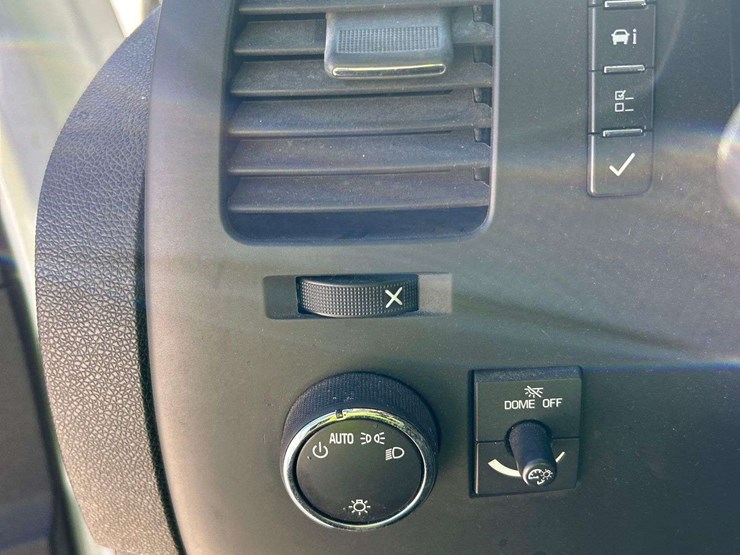 2012-chevrolet-silverado-1500-image-18