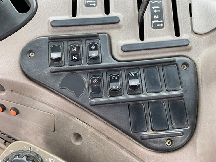 2006-case-ih-mxu135-image-21