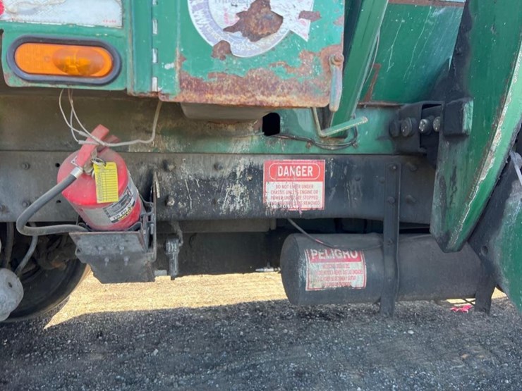 2015-mack-leu633-image-24