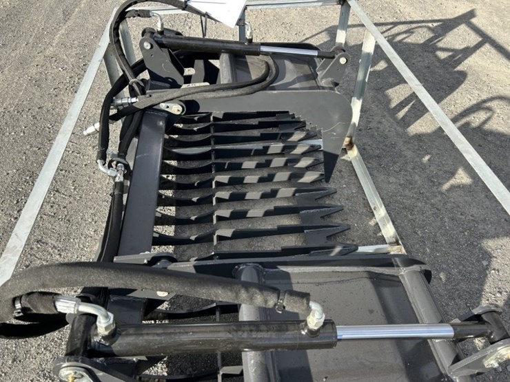 2025-arteer-rgb-84w-grapple-bucket-image-5