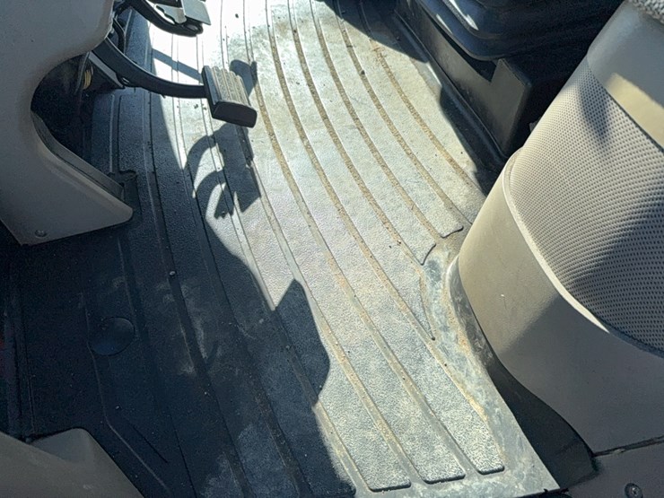 2017-case-ih-magnum-250-image-84