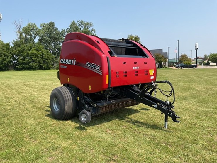 2022-case-ih-rb565-image-3