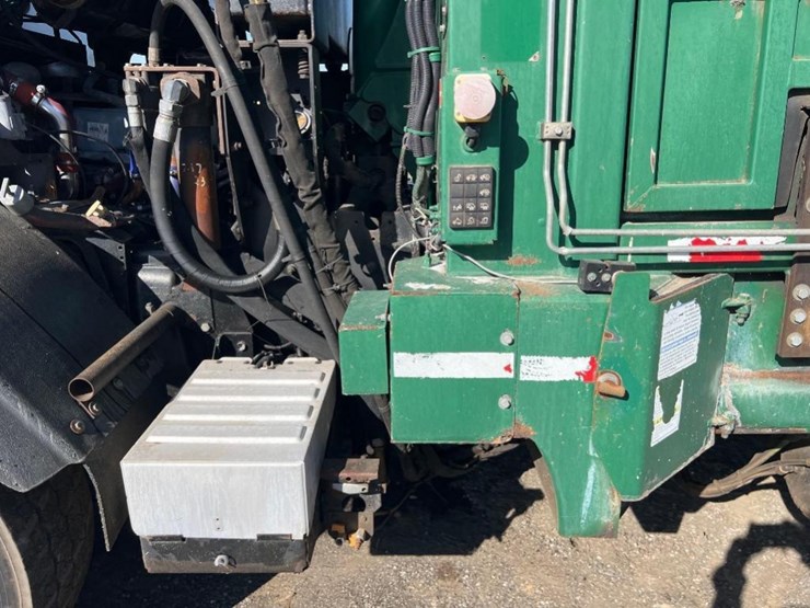 2014-mack-leu613-image-11