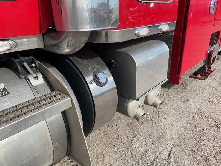 #3822-•-2019-peterbilt-heavy-rotator-truck-(has-mn-title-in-delay,-may-take-6-8-weeks)-image-23