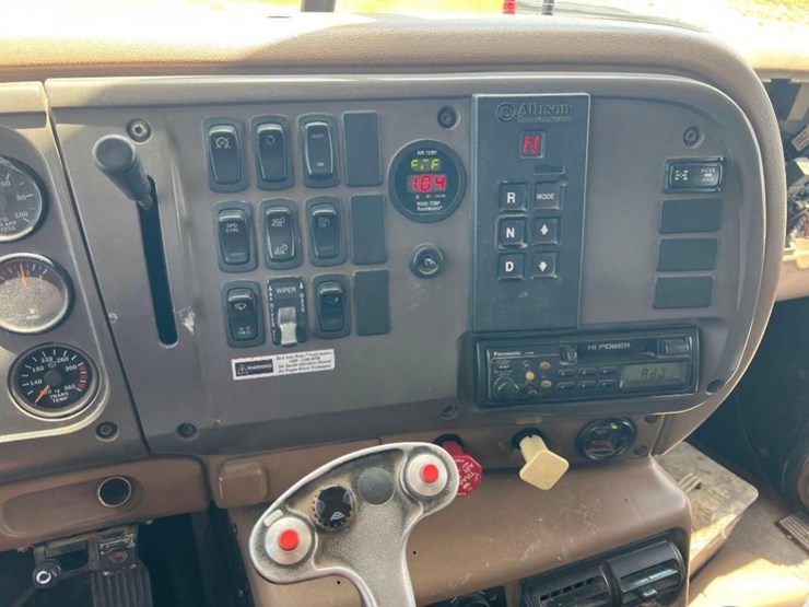 mack-granite-cv713-image-29