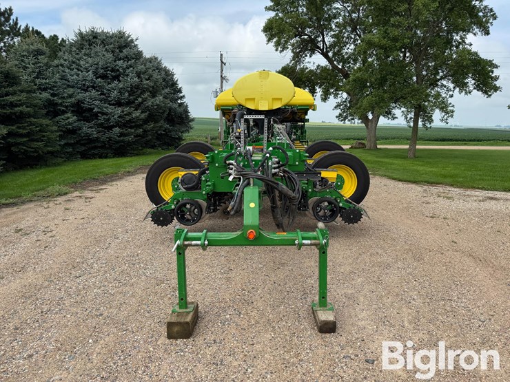 2021-john-deere-1775nt-image-2