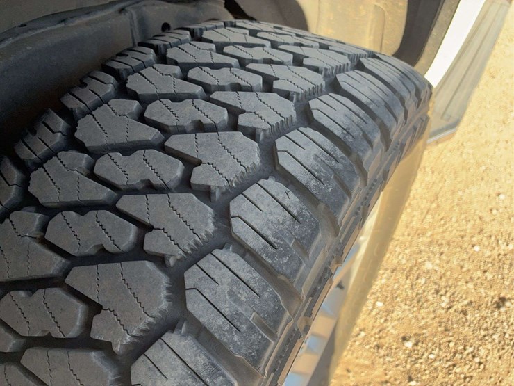 2016-toyota-4-runner-image-30