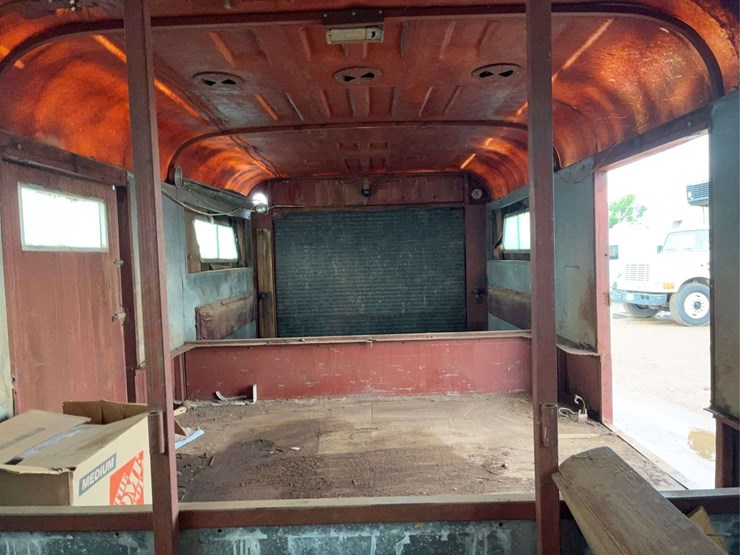 horse-transport-5th-wheel-livestock-trailer-image-18