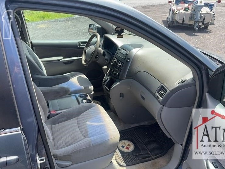 2006-toyota-sienna-image-10