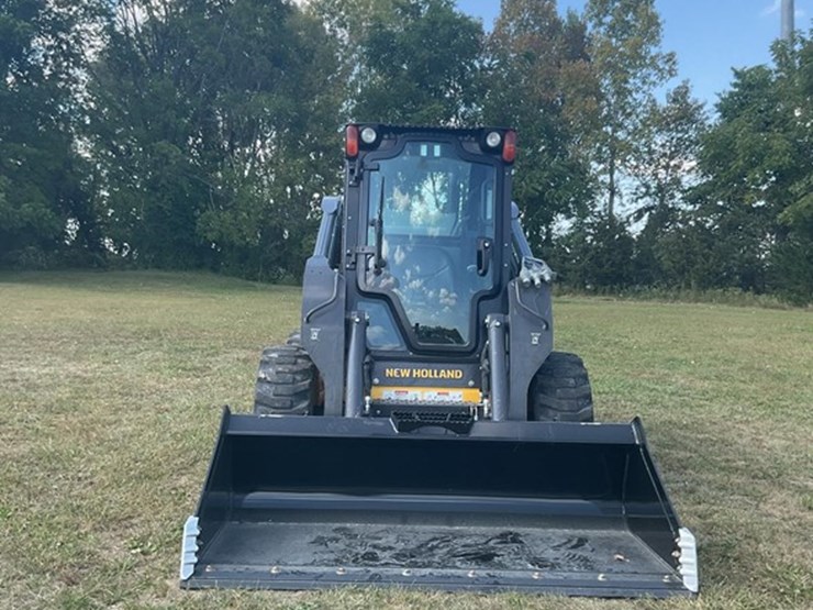 2012-new-holland-l225-image-16