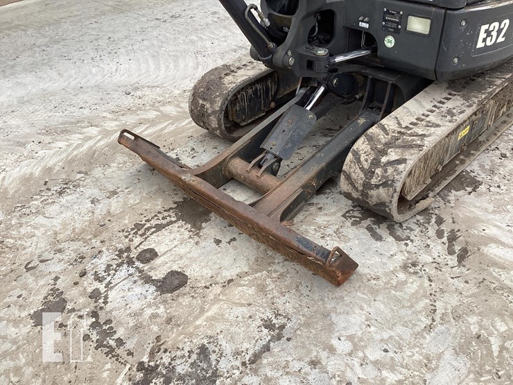 2014-bobcat-e32-image-11