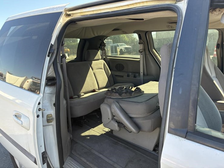 2002-dodge-grand-caravan-image-10