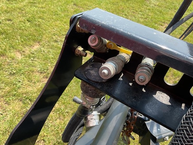 2022-case-ih-rb565-image-17