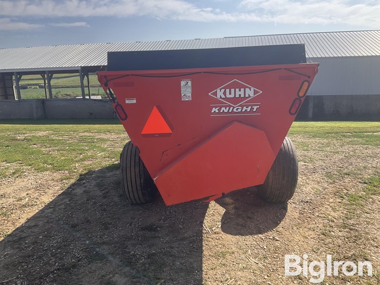 2012-kuhn-8124-slinger-manure-spreader-image-6