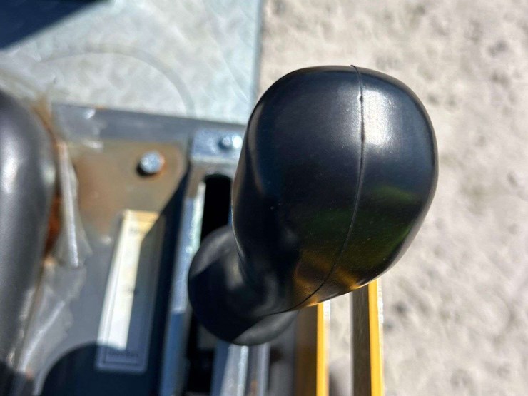 groundhog-rh14g-vibratory-articulated-tandem-smooth-drum-roller-image-21