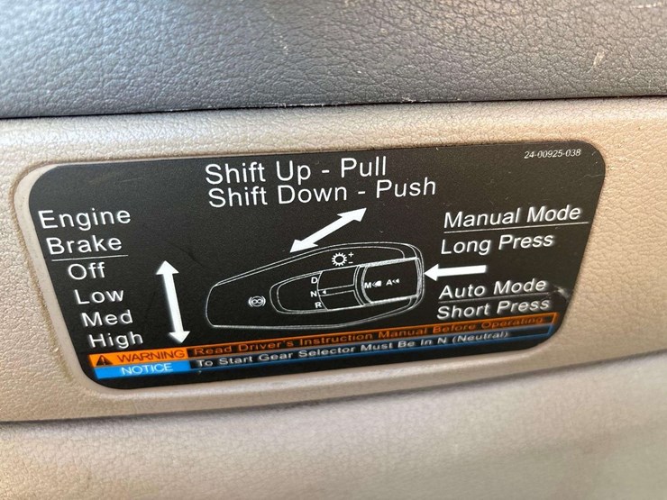 2017-freightliner-cascadia-125-image-26