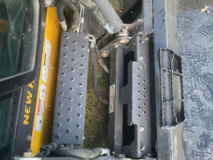 2012-new-holland-l225-image-14