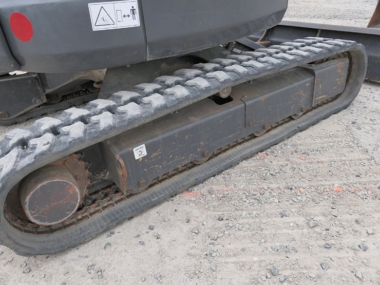 2019-case-cx37c-image-15