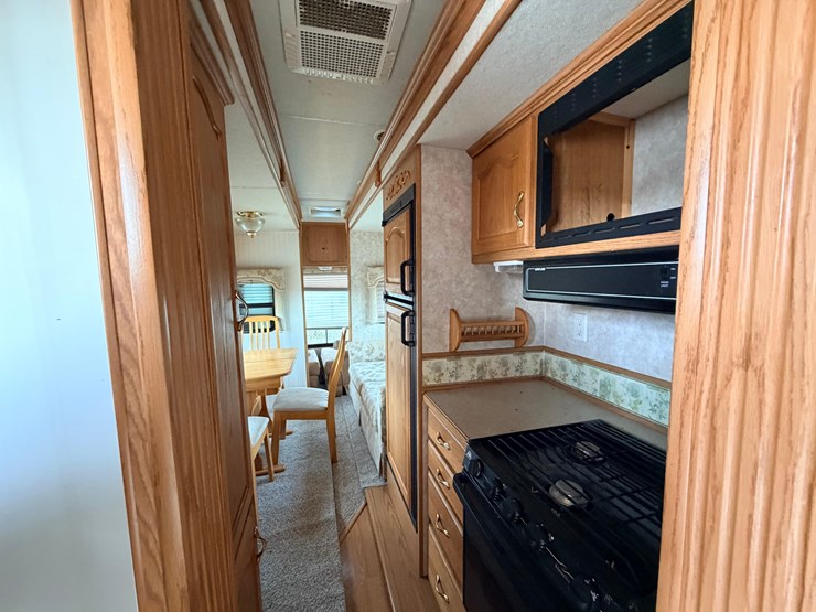 #2250-•-2005-nu-wa-hitchhiker-ii-ls-fifth-wheel-travel-trailer-image-27