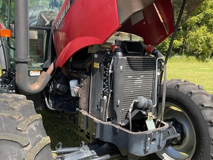 2015-case-ih-farmall-140a-image-13