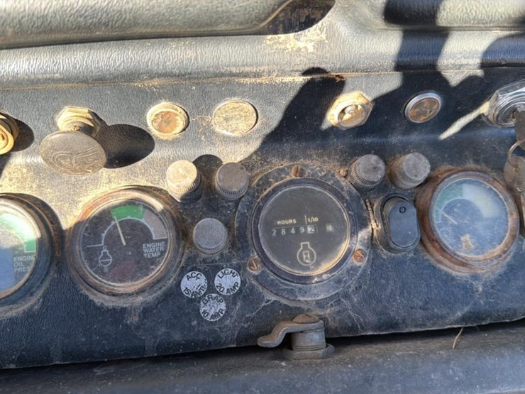 1985-john-deere-640c-image-16