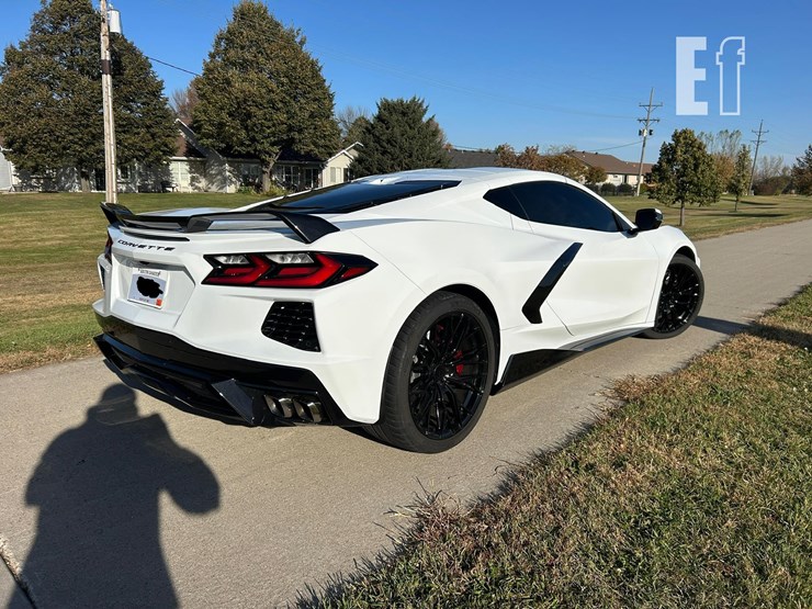 2021-chevrolet-corvette-image-14