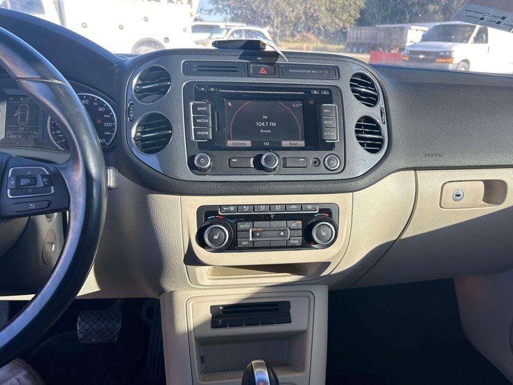 2012-volkswagen-tiguan-image-15