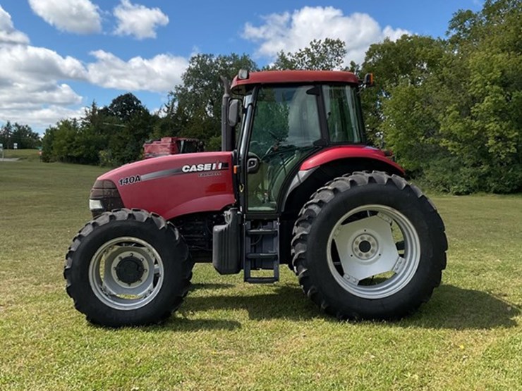 2015-case-ih-farmall-140a-image-9
