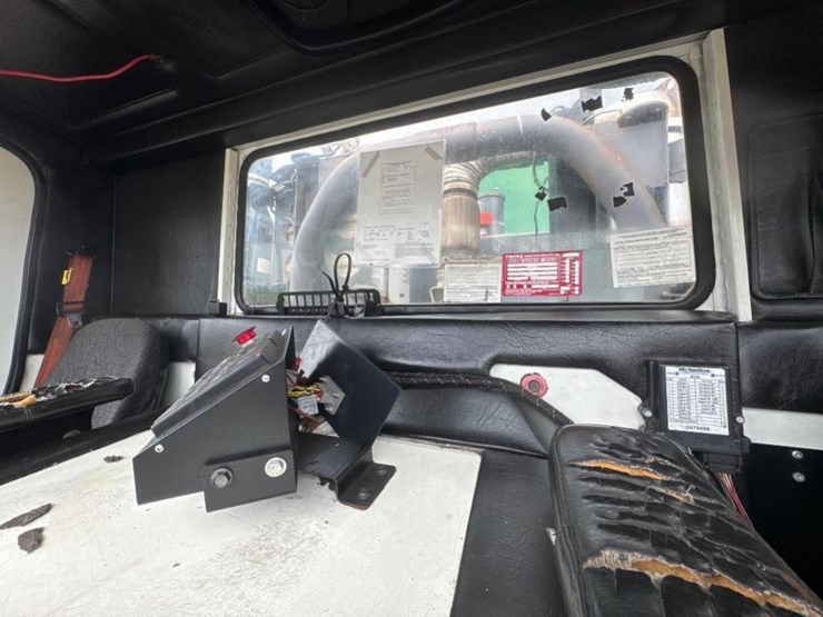 2014-mack-leu613-image-31