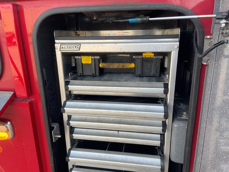 #3822-•-2019-peterbilt-heavy-rotator-truck-(has-mn-title-in-delay,-may-take-6-8-weeks)-image-90