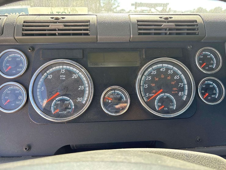 2017-freightliner-cascadia-125-image-21