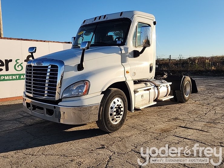 2017-freightliner-cascadia-image-1